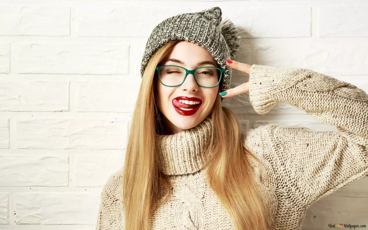 Sweat-shirts Femme boutique en ligne -Sweat-shirts Femme boutique en ligne female model with long hair dyed fingers in green glasses in knitted hat and knitted sweater wallpaper